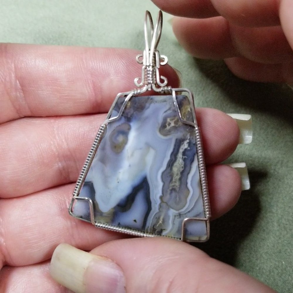Wire wrapped Brazilian Agate Pendate - Picture 11 of 12